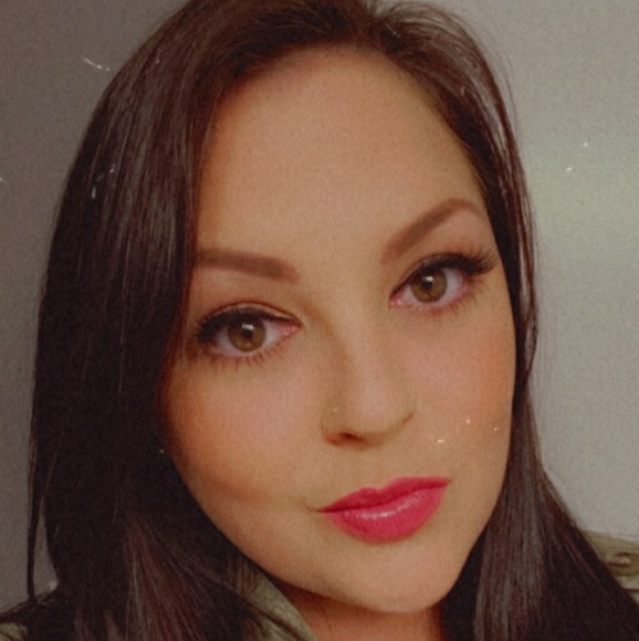 Meet your Posher, Lisa - Picture 1 of 1